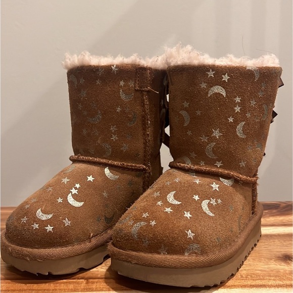 Chestnut Brown toddler 6c Star and Moon Patterned Ugg Boots